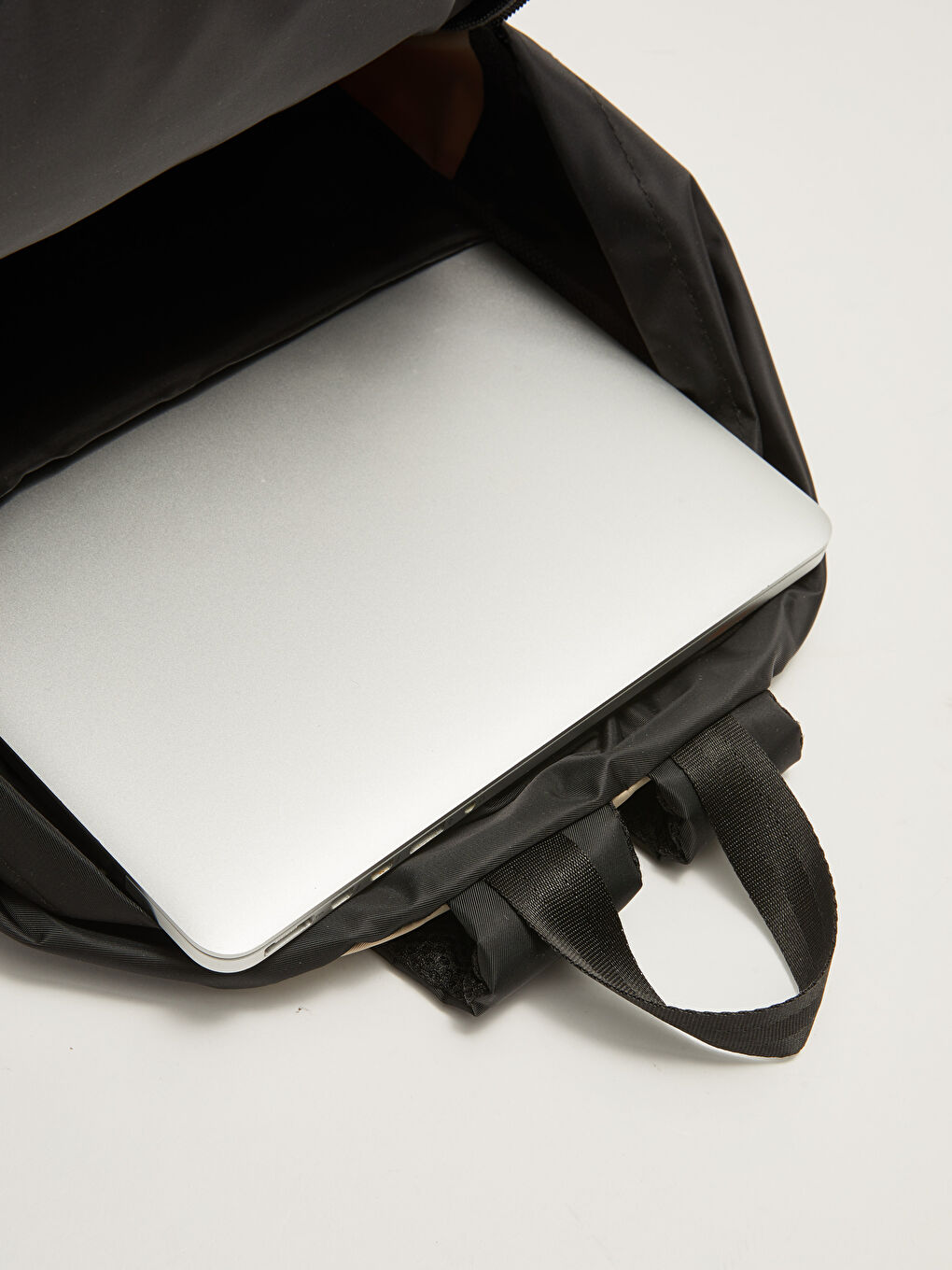 Tag Detailed Men's Backpack-4