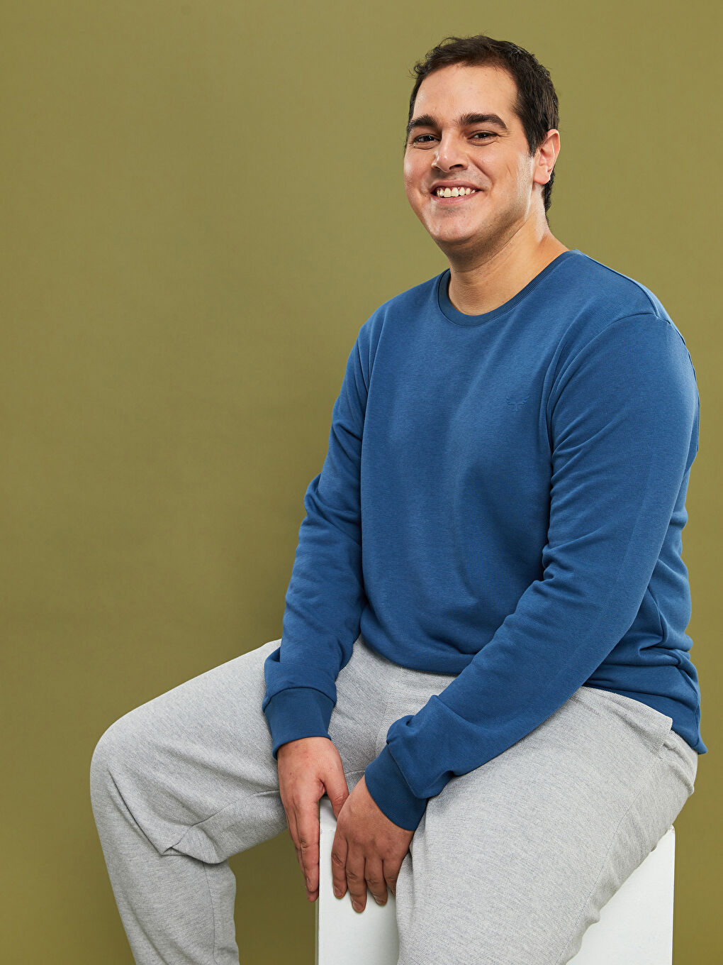 Plus Size Crew Neck Long Sleeve Basic Men's Sweatshirt