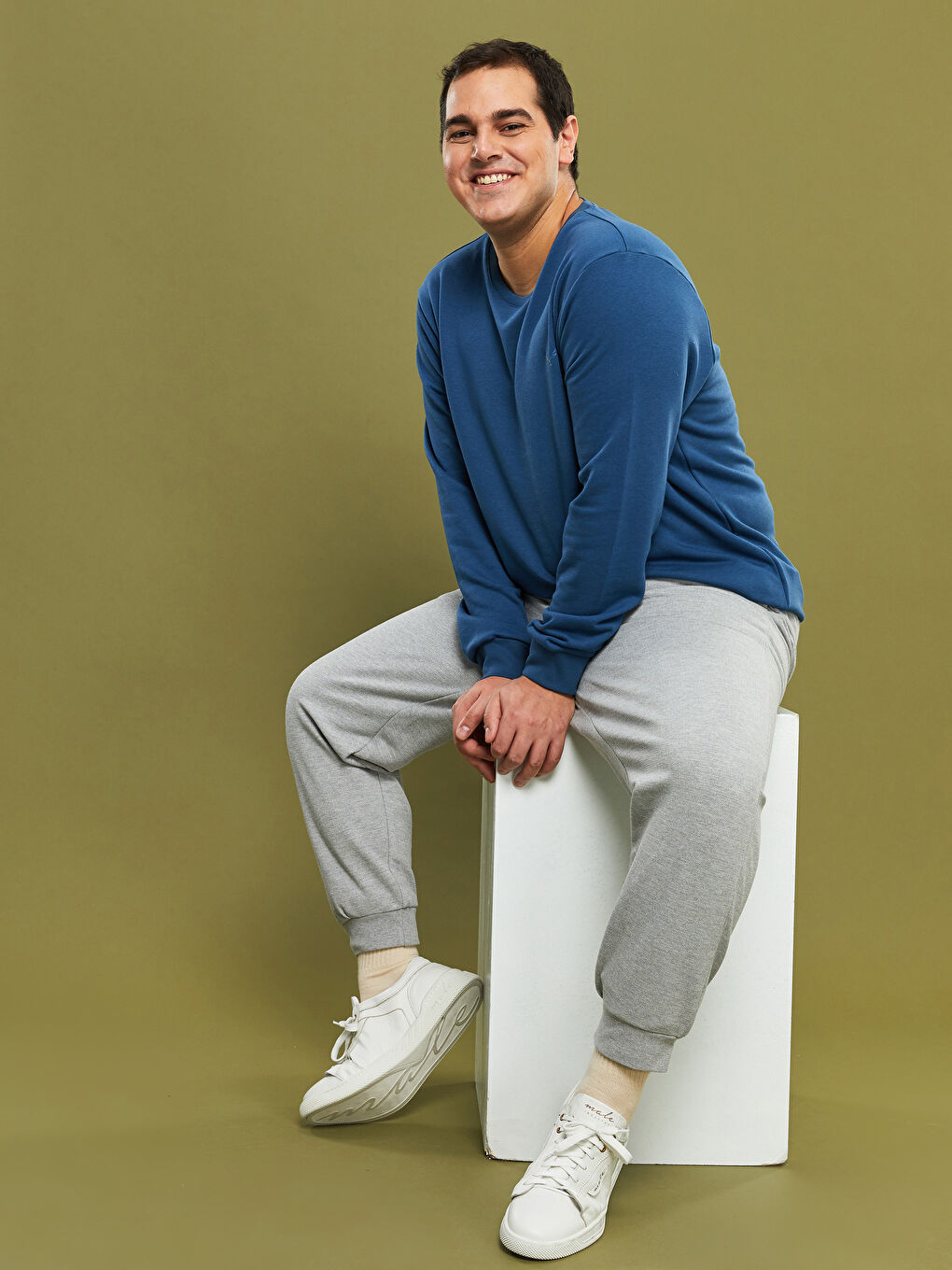 Plus Size Crew Neck Long Sleeve Basic Men's Sweatshirt-1