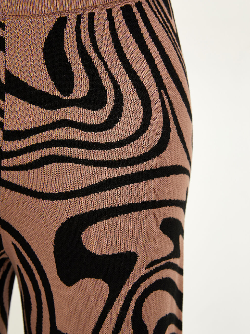 Kahverengi Beli Lastikli Desenli Kadın Triko Pantolon-6