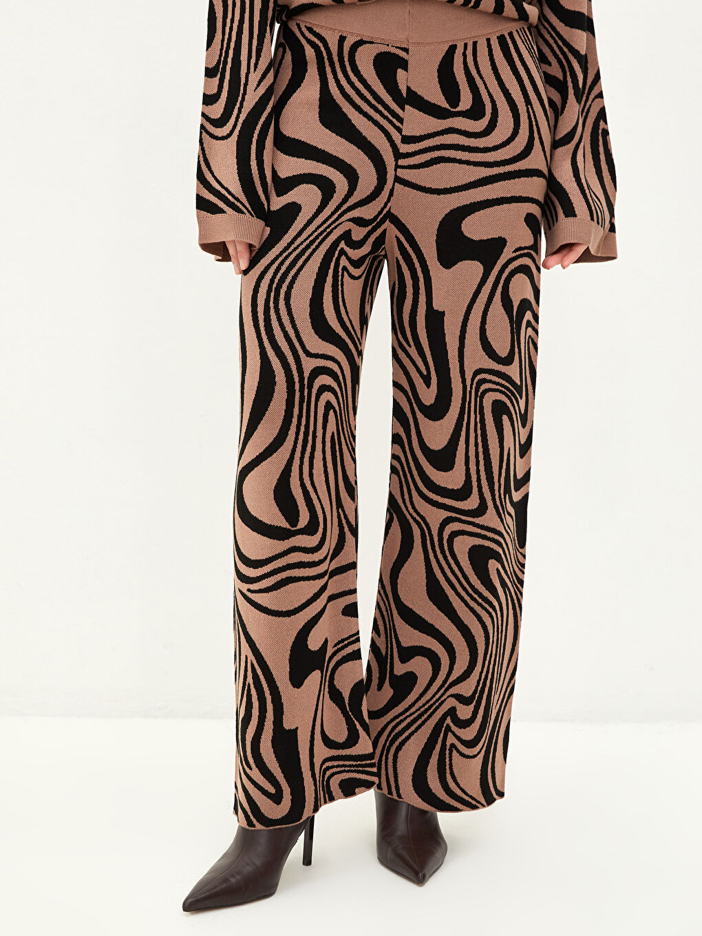 Kahverengi Beli Lastikli Desenli Kadın Triko Pantolon-8