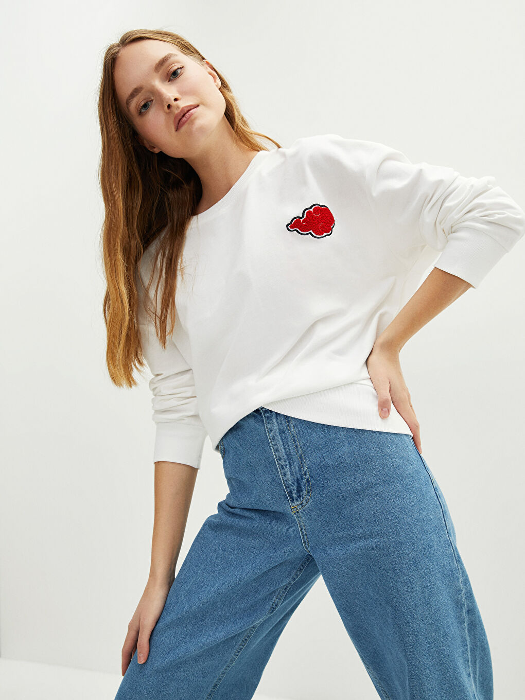 Ekru Bisiklet Yaka Nakışlı Uzun Kollu Kadın Sweatshirt