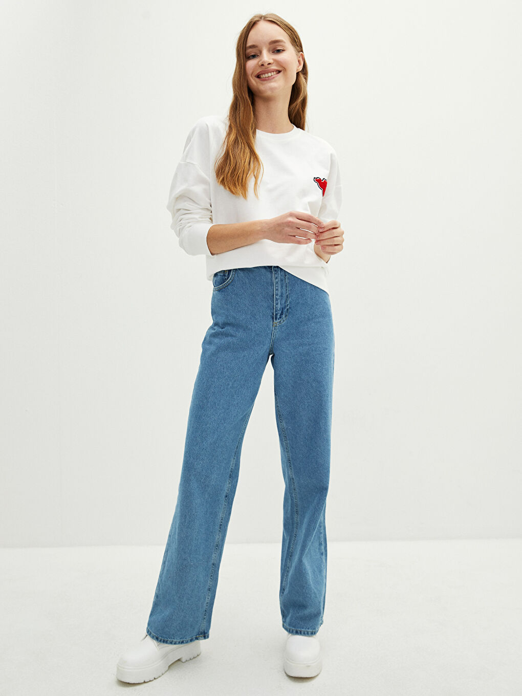 Ekru Bisiklet Yaka Nakışlı Uzun Kollu Kadın Sweatshirt-1