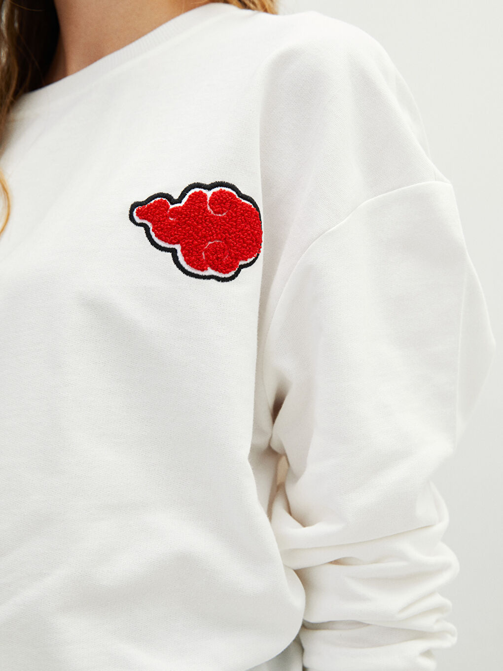 Ekru Bisiklet Yaka Nakışlı Uzun Kollu Kadın Sweatshirt-2