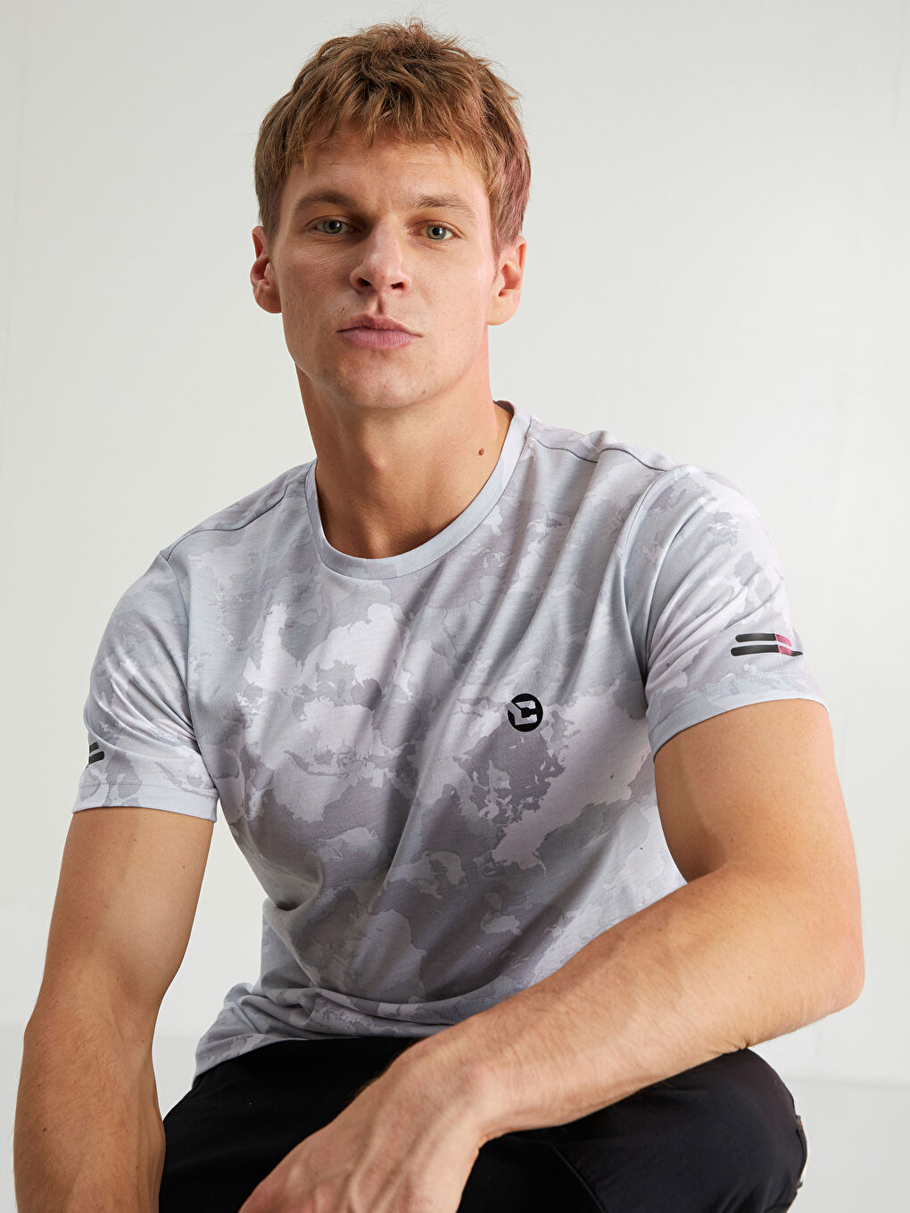 Ekru Bisiklet Yaka Kısa Kollu Desenli Erkek Spor Tişört