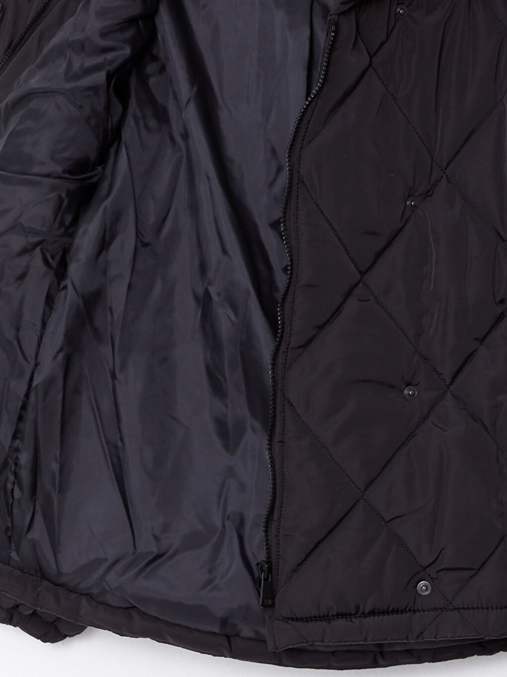 Siyah Kapüşonlu Kapitone Desenli Uzun Kollu Kadın Şişme Mont-8