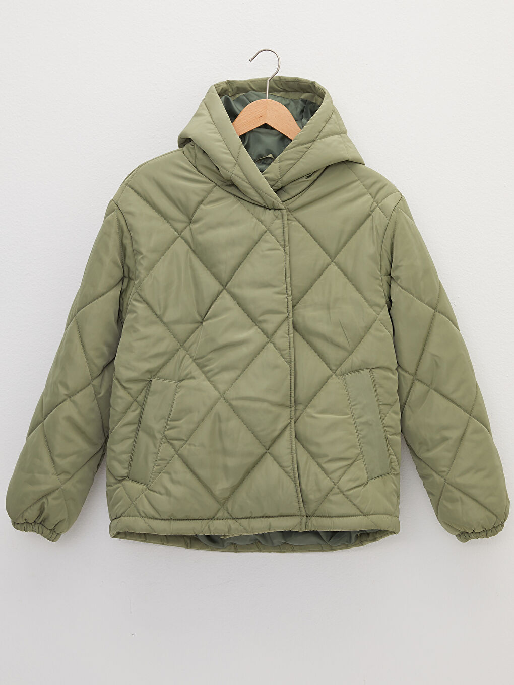 Haki Kapüşonlu Kapitone Desenli Uzun Kollu Kadın Şişme Mont-6