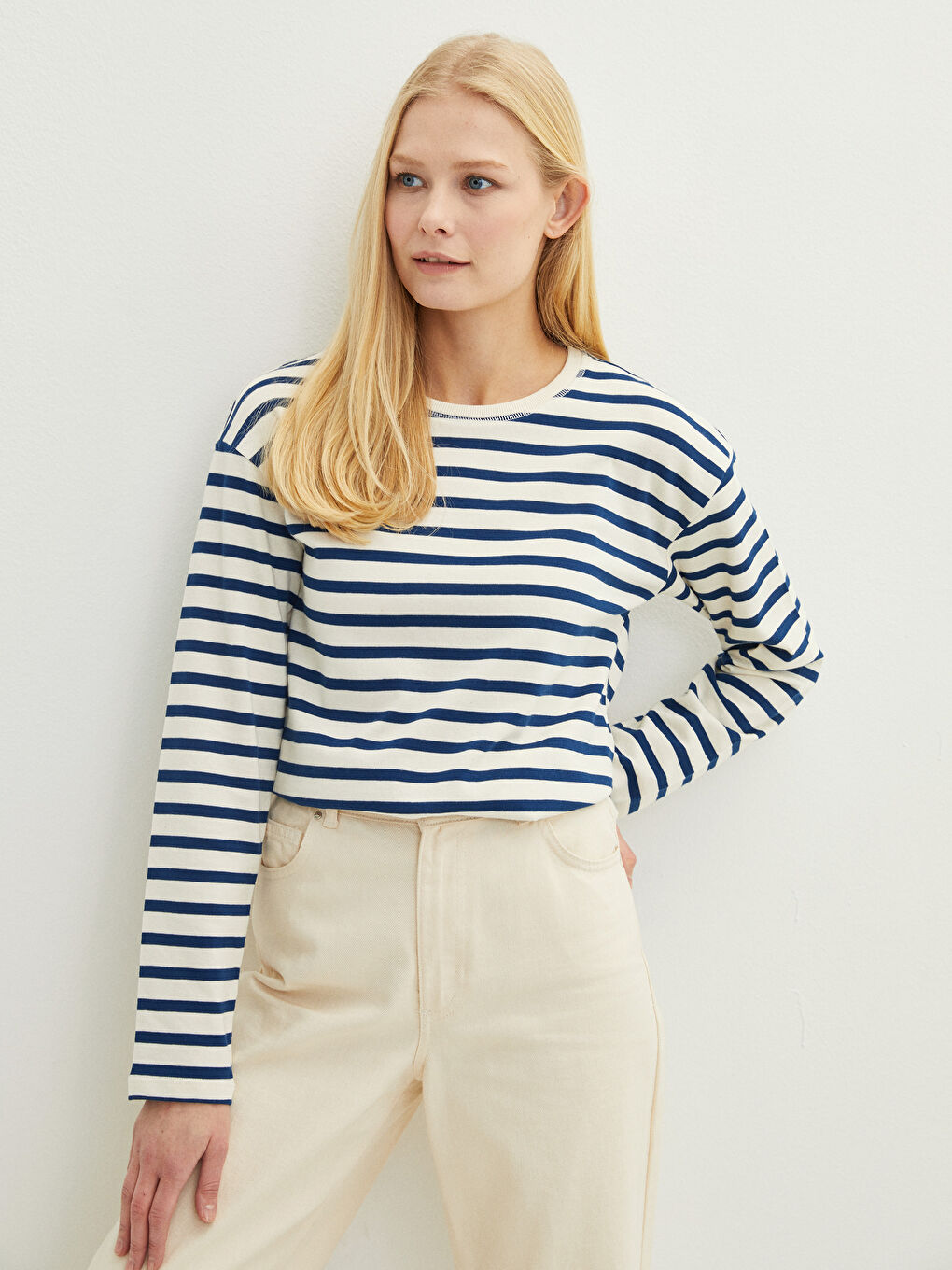 LCWAIKIKI Basic Rundhalsausschnitt Gestreift Langarm Baumwolle Damen T-Shirt -W1LH26Z8-LEL