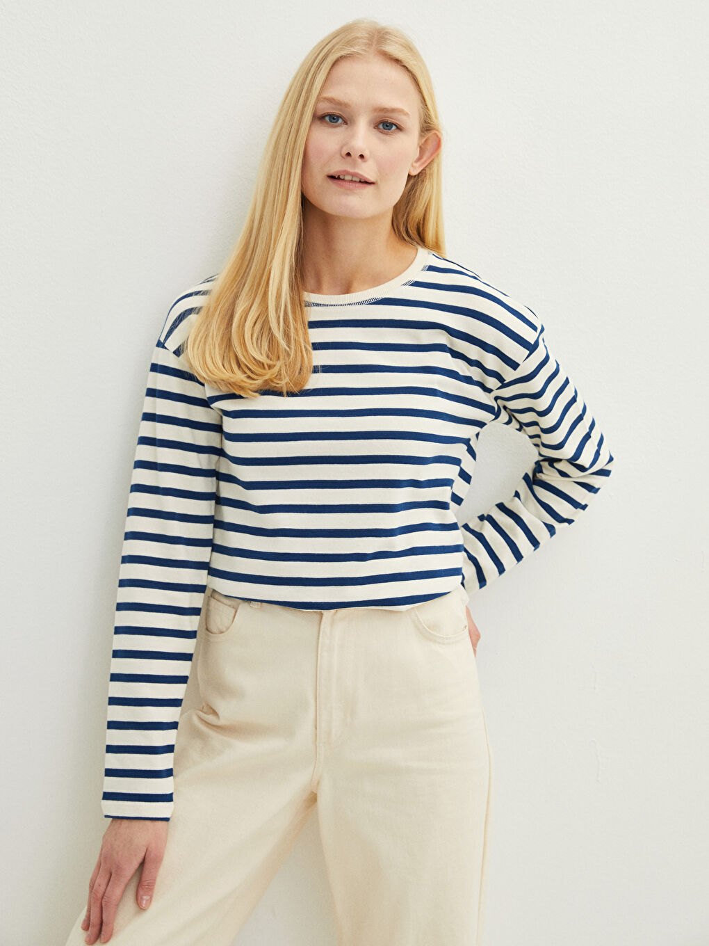 LCWAIKIKI Basic Rundhalsausschnitt Gestreift Langarm Baumwolle Damen T-Shirt -W1LH26Z8-LEL