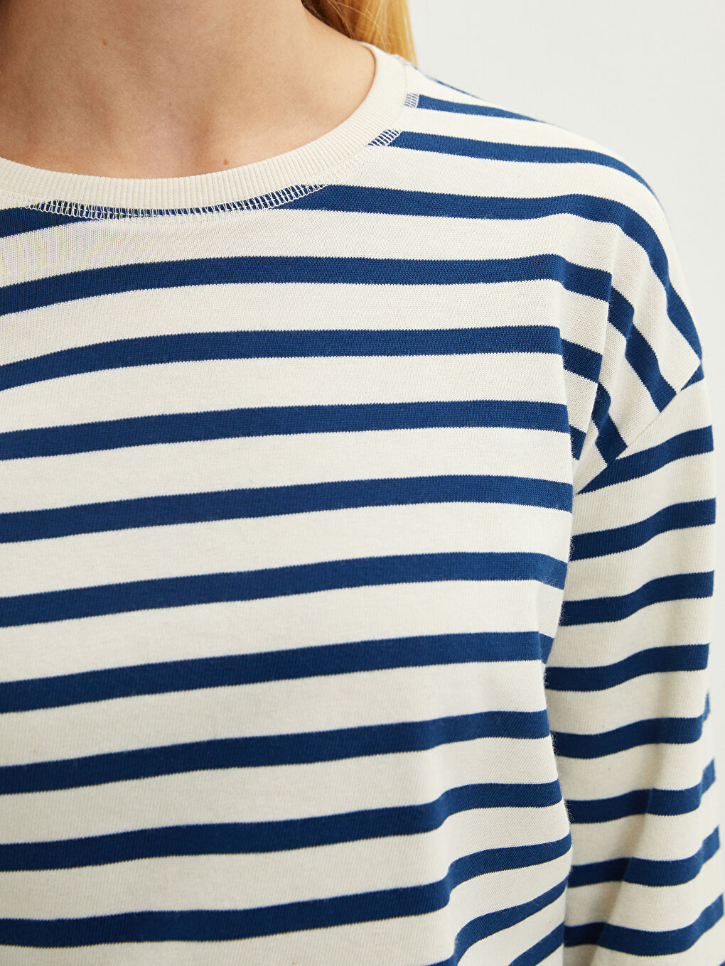 LCWAIKIKI Basic Rundhalsausschnitt Gestreift Langarm Baumwolle Damen T-Shirt -W1LH26Z8-LEL