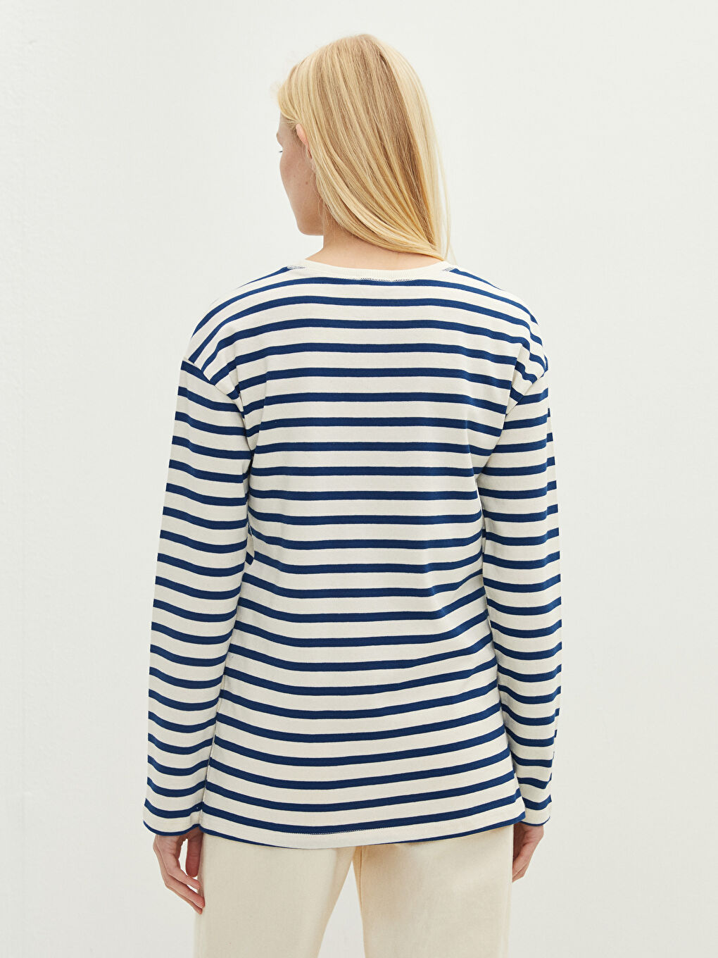 LCWAIKIKI Basic Rundhalsausschnitt Gestreift Langarm Baumwolle Damen T-Shirt -W1LH26Z8-LEL