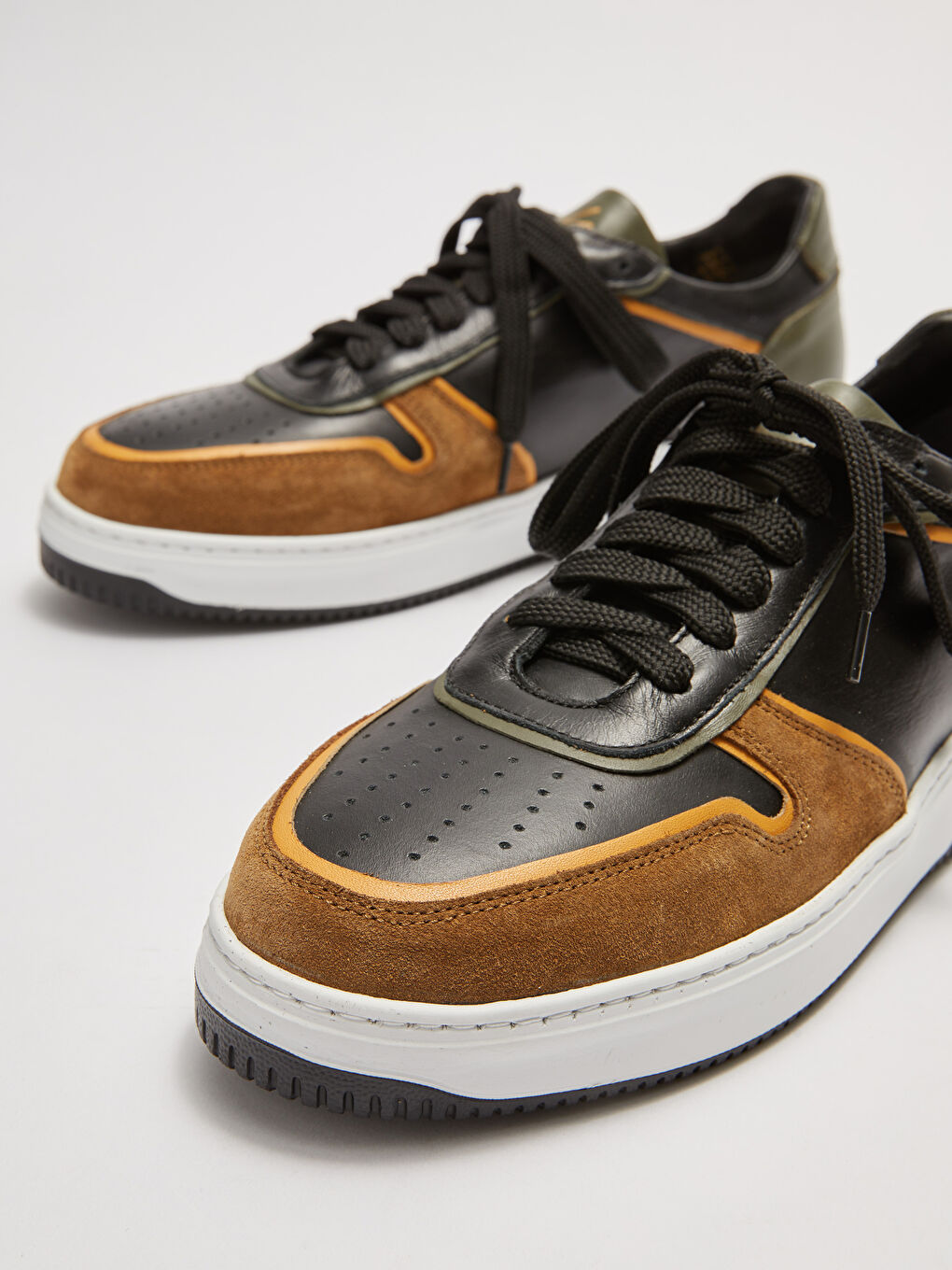 Siyah Renk Bloklu Bağcıklı Erkek Spor Ayakkabı-5