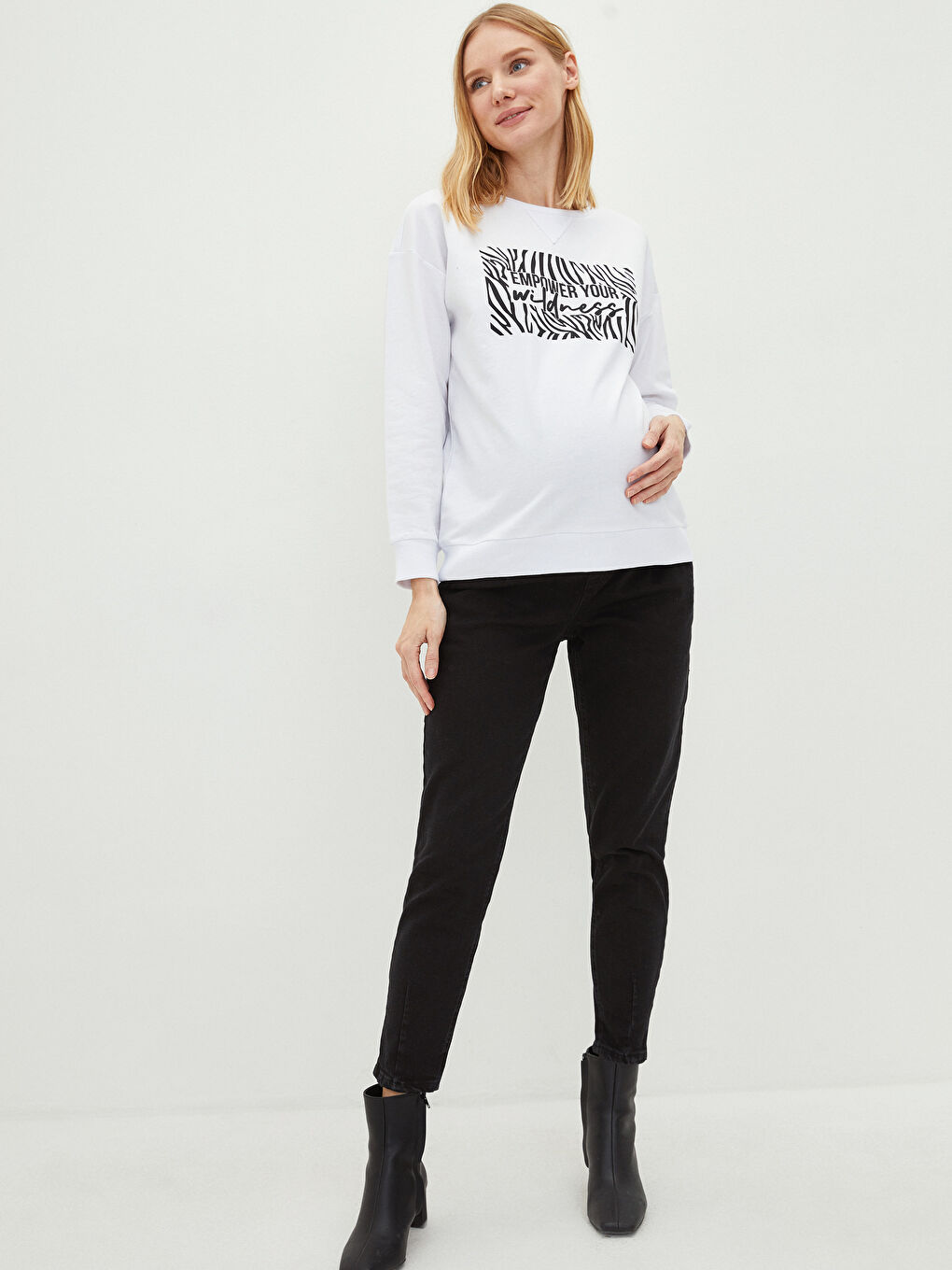 Blugi Gravide Rodeo cu Talie Elastică Peste Burtică, Croială Standard, Buzunare și Detalii Denim