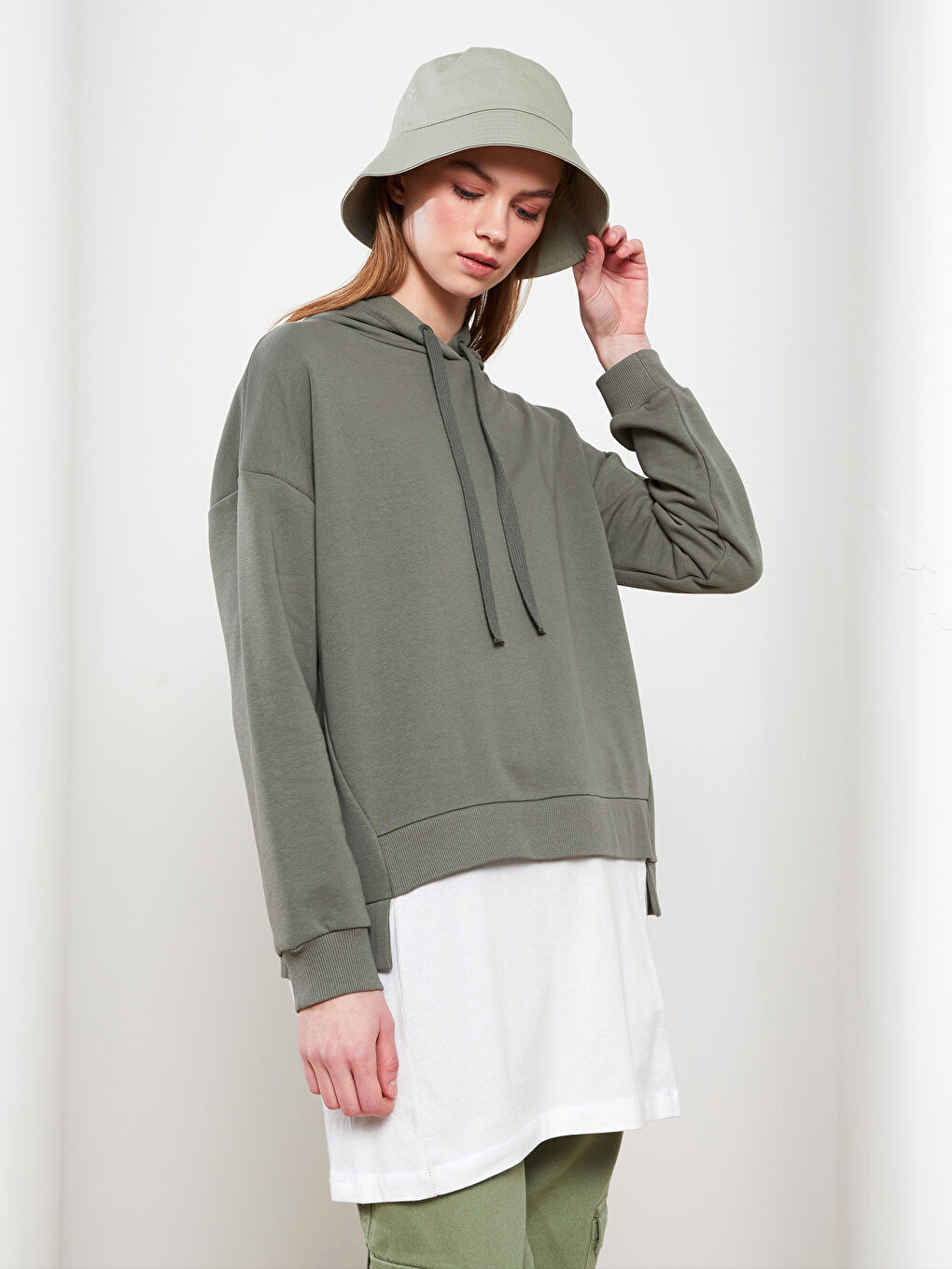 LCW Modest Koyu Gri Kapüşonlu Düz Uzun Kollu Oversize Kadın Sweatshirt Tunik - 1