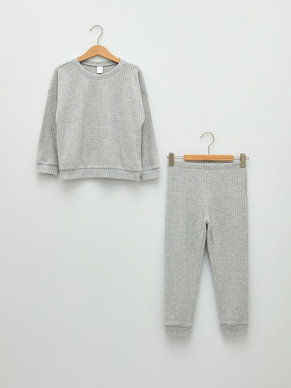 LCW Kids Bisiklet Yaka Kendinden Desenli Uzun Kollu Kız Çocuk Pijama Takımı -W1LJ84Z4-S40
