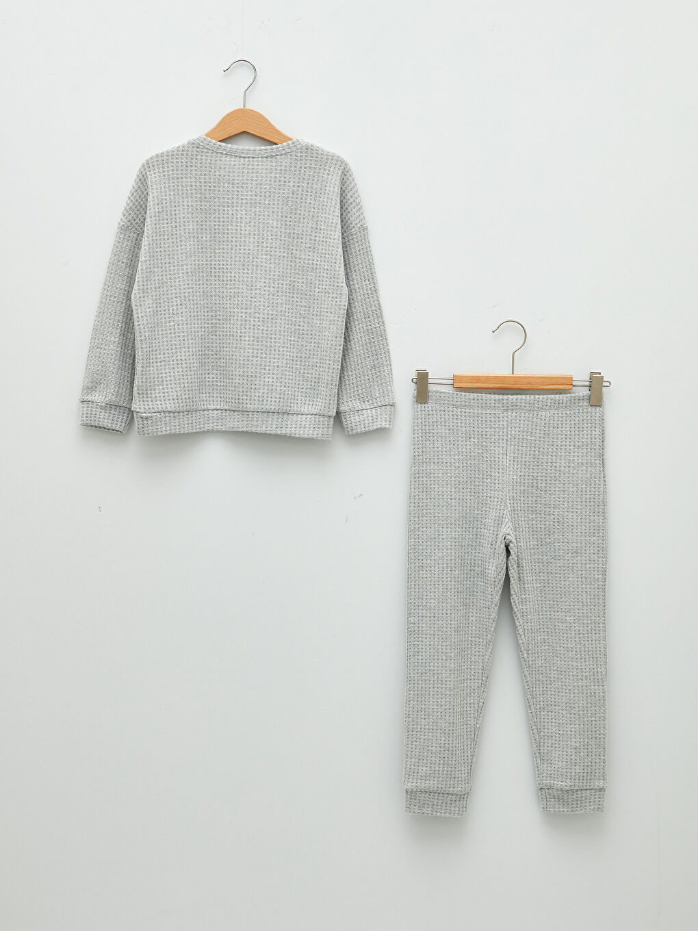 LCW Kids Bisiklet Yaka Kendinden Desenli Uzun Kollu Kız Çocuk Pijama Takımı -W1LJ84Z4-S40