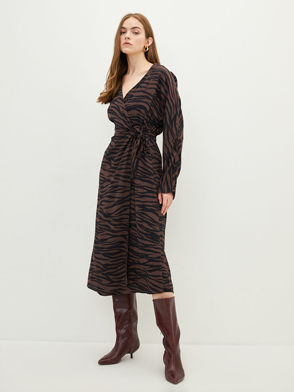 Kahverengi Kruvaze Yaka Desenli Uzun Kollu Viskon Kadın Elbise-1
