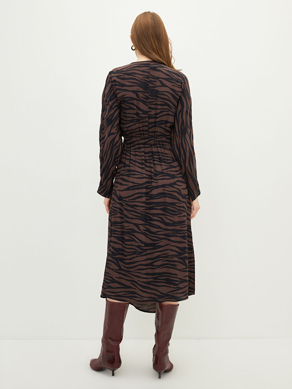 Kahverengi Kruvaze Yaka Desenli Uzun Kollu Viskon Kadın Elbise-7