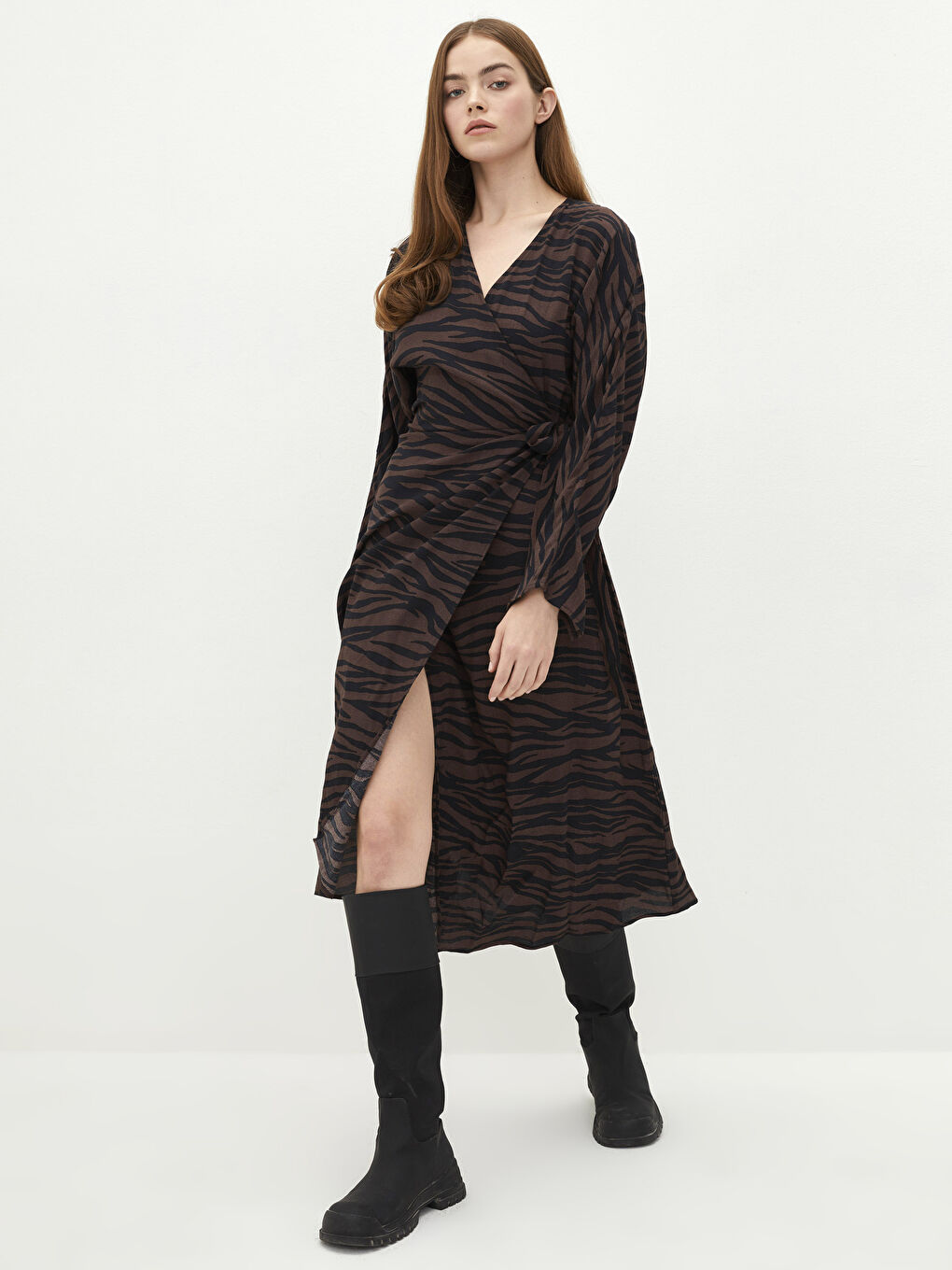 Kahverengi Kruvaze Yaka Desenli Uzun Kollu Viskon Kadın Elbise-4