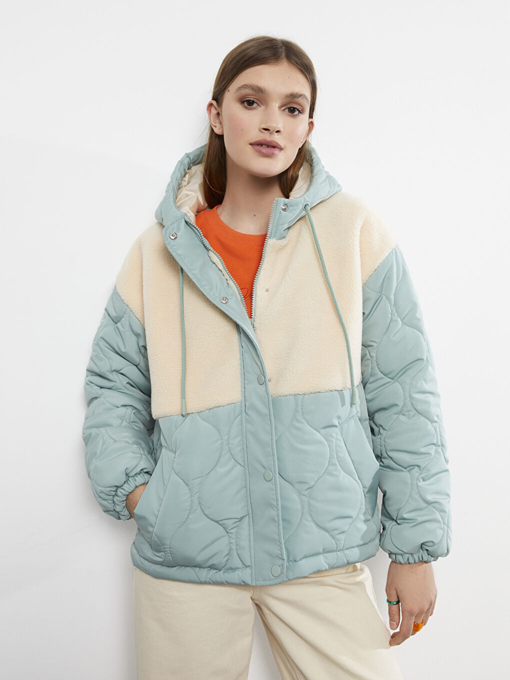 Ekru Kapüşonlu Renk Bloklu Uzun Kollu Kadın Mont-1