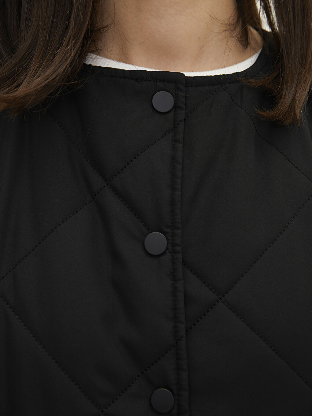 Siyah Bisiklet Yaka Kapitone Desenli Uzun Kollu İnce Kadın Şişme Mont-3