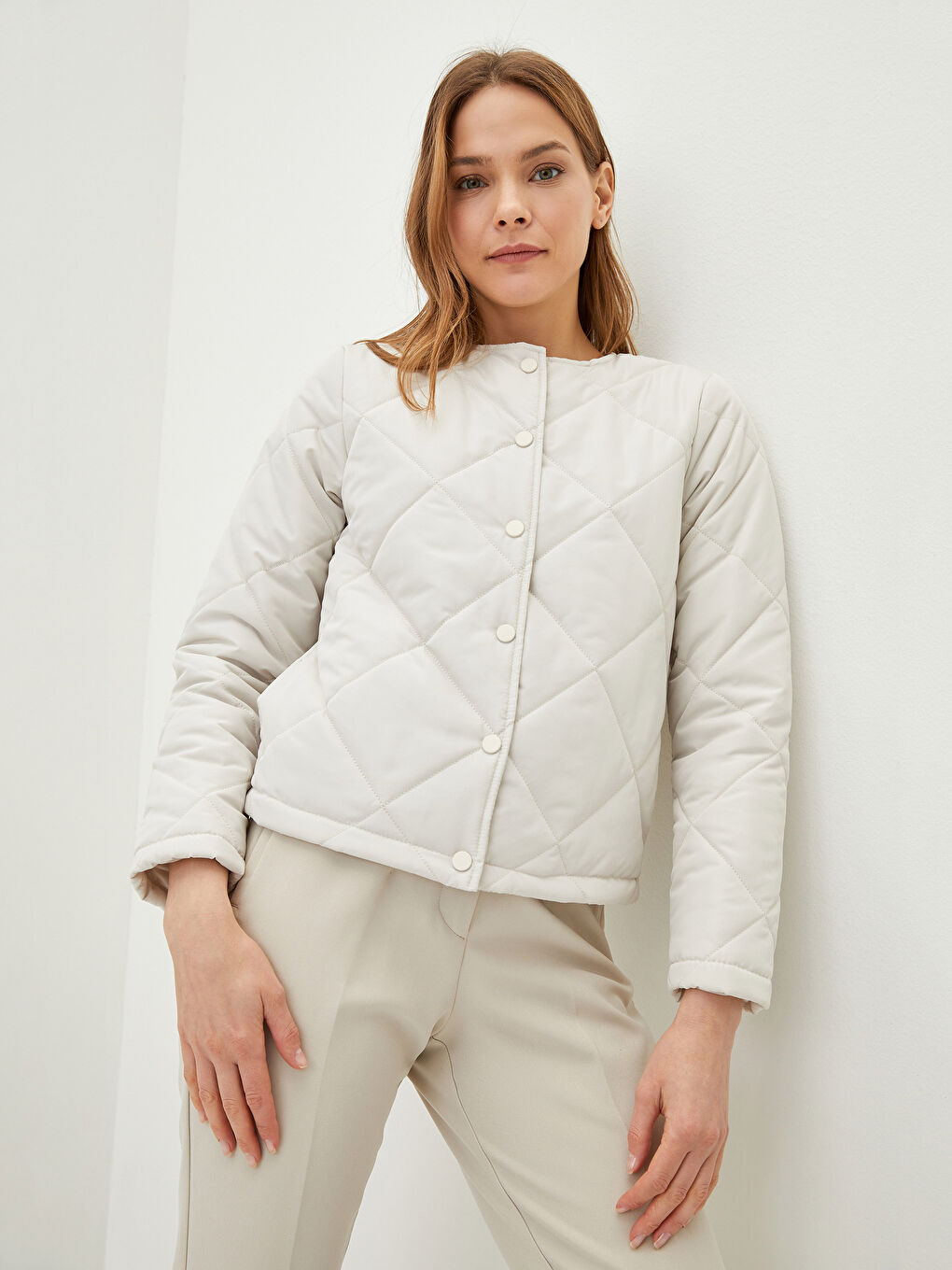 Bej Bisiklet Yaka Kapitone Desenli Uzun Kollu İnce Kadın Şişme Mont