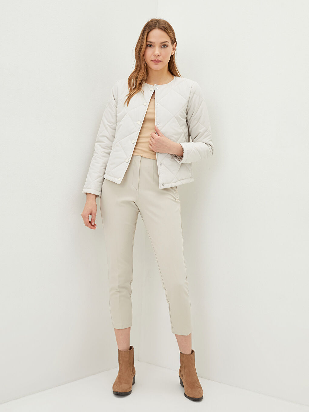 Bej Bisiklet Yaka Kapitone Desenli Uzun Kollu İnce Kadın Şişme Mont-1