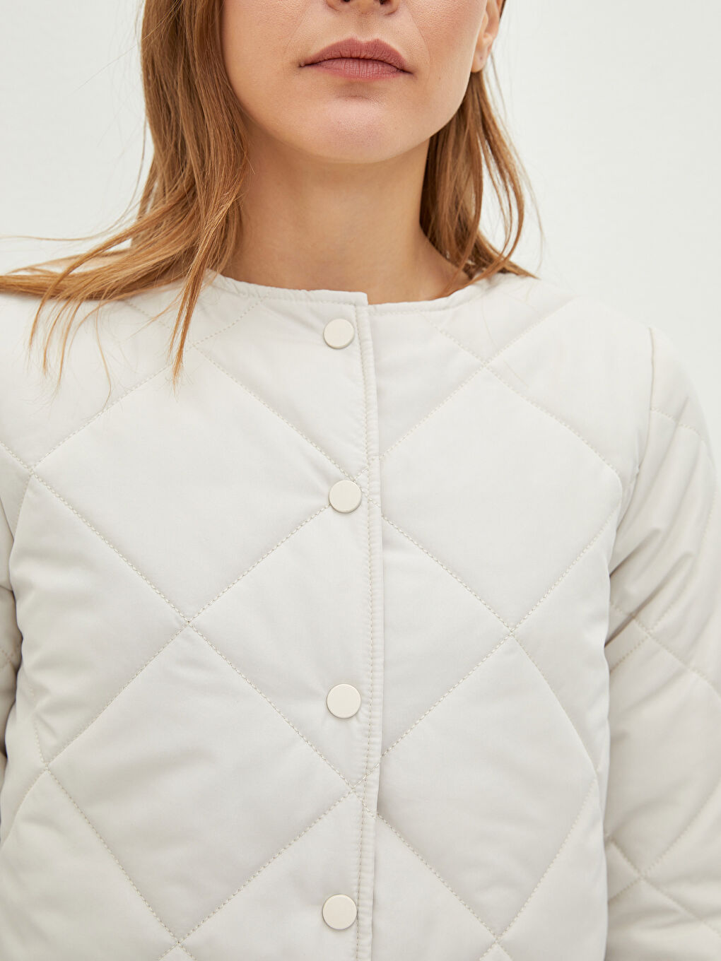 Bej Bisiklet Yaka Kapitone Desenli Uzun Kollu İnce Kadın Şişme Mont-3