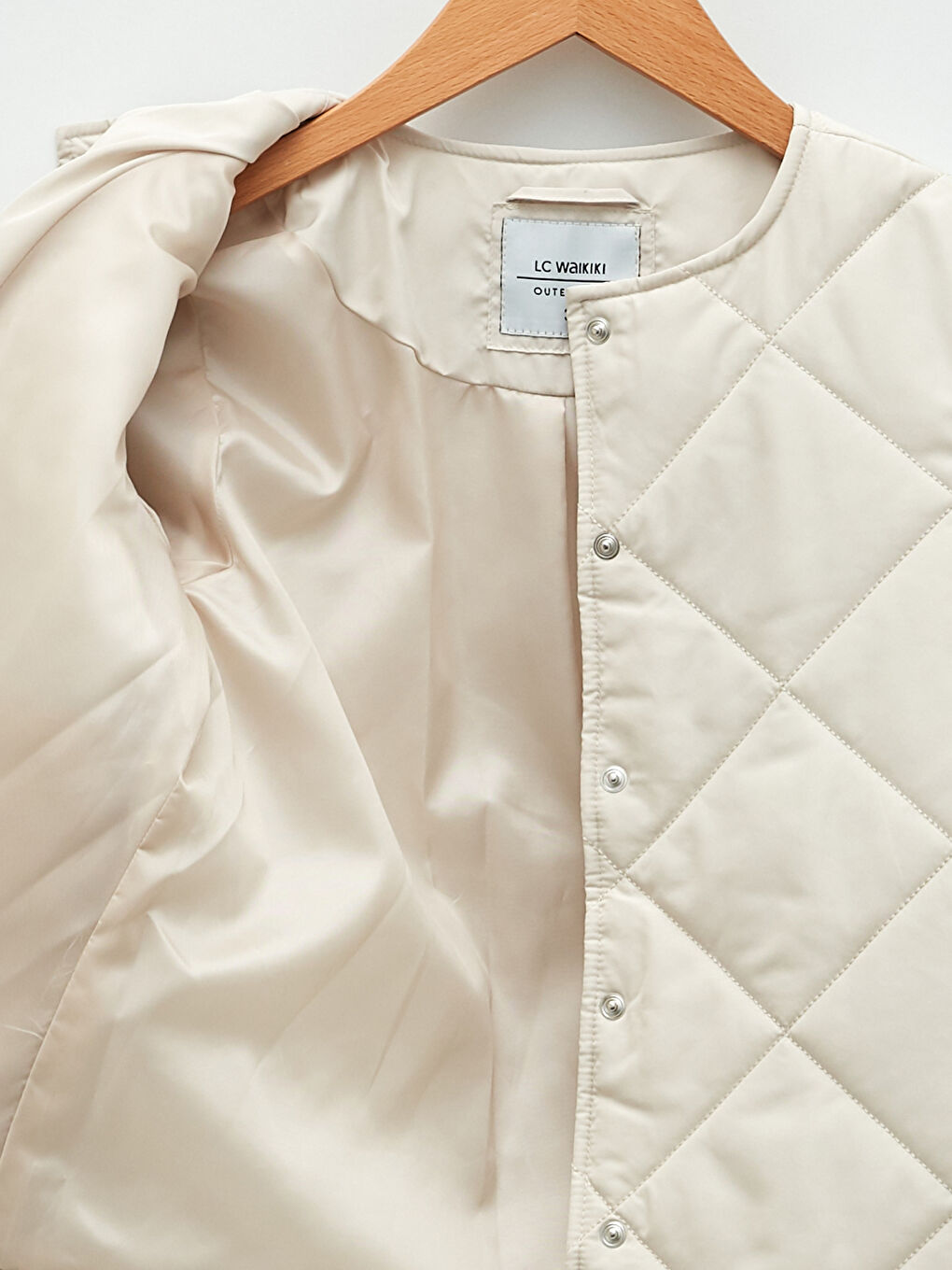 Bej Bisiklet Yaka Kapitone Desenli Uzun Kollu İnce Kadın Şişme Mont-7