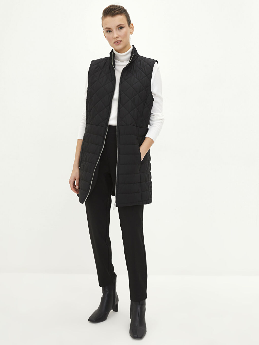 Siyah Dik Yaka Kapitone Desenli Kadın Şişme Yelek-1