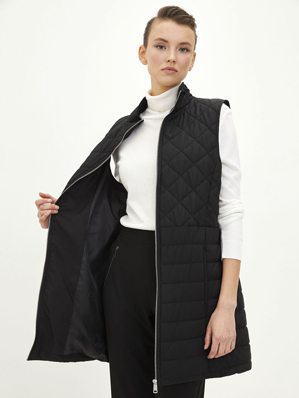 Siyah Dik Yaka Kapitone Desenli Kadın Şişme Yelek-2