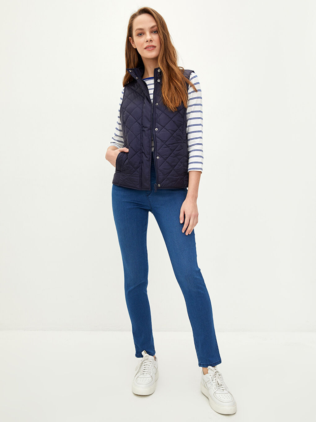 Lacivert Dik Yaka Kapitone Desenli Kadın Şişme Yelek-3