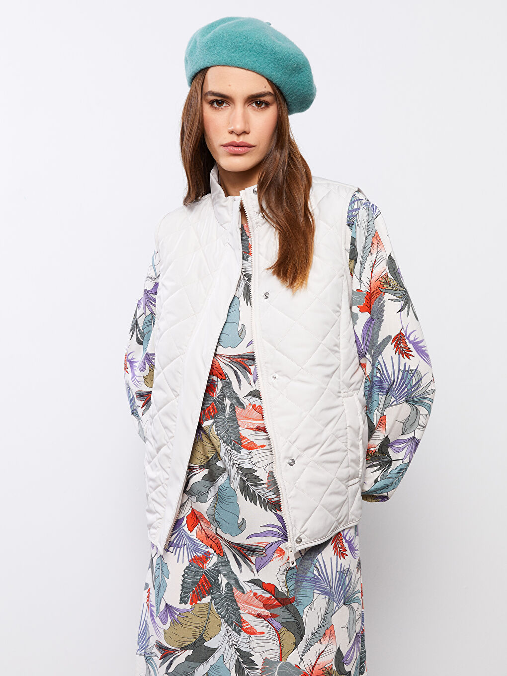 Bej Dik Yaka Kapitone Desenli Kadın Şişme Yelek