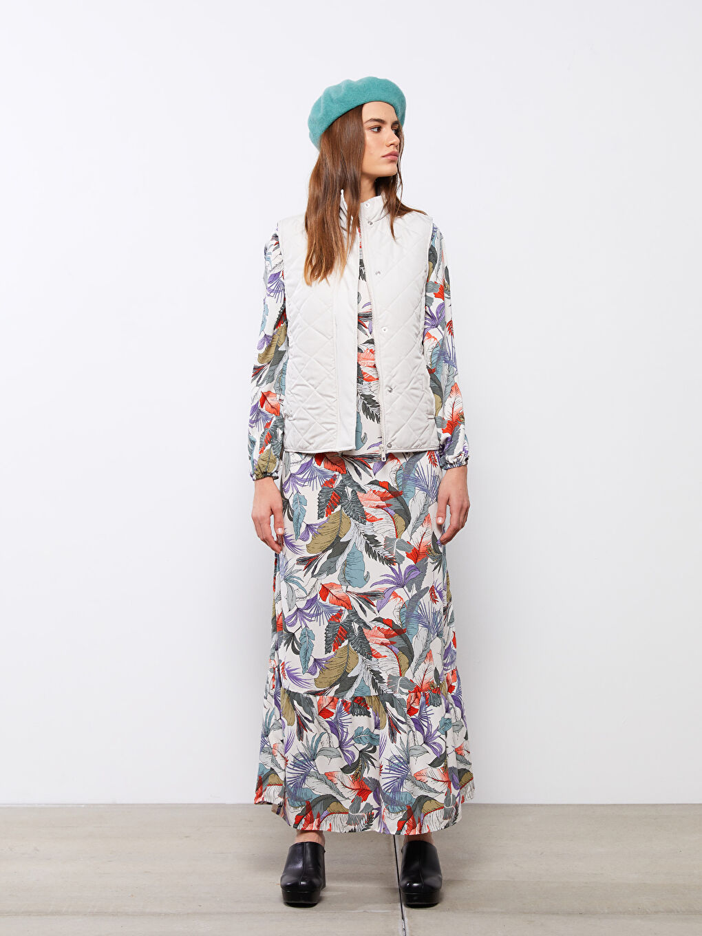 Bej Dik Yaka Kapitone Desenli Kadın Şişme Yelek-3