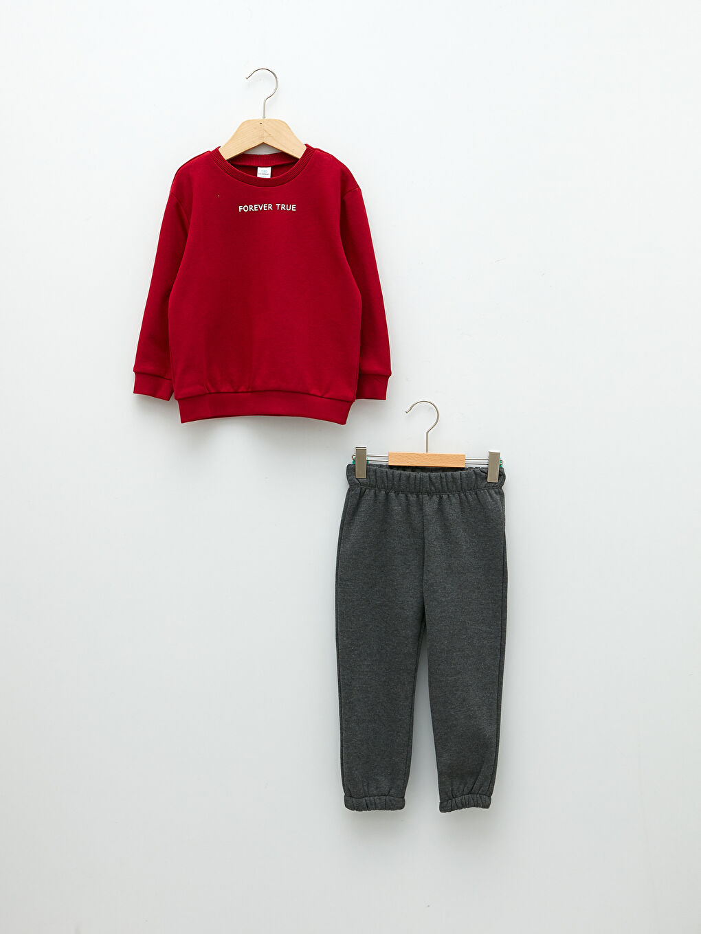 طقم ولادي رضع سويت شيرت وبنطلون بكم طويل ورقبة دائرية قطعتين