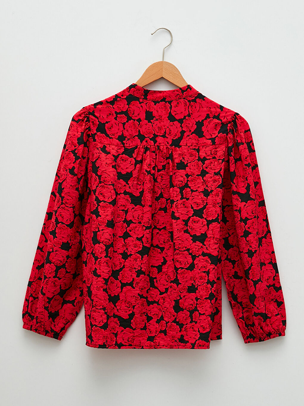 Siyah Kaçık Yaka Çiçekli Uzun Kollu Poplin Kadın Bluz-5