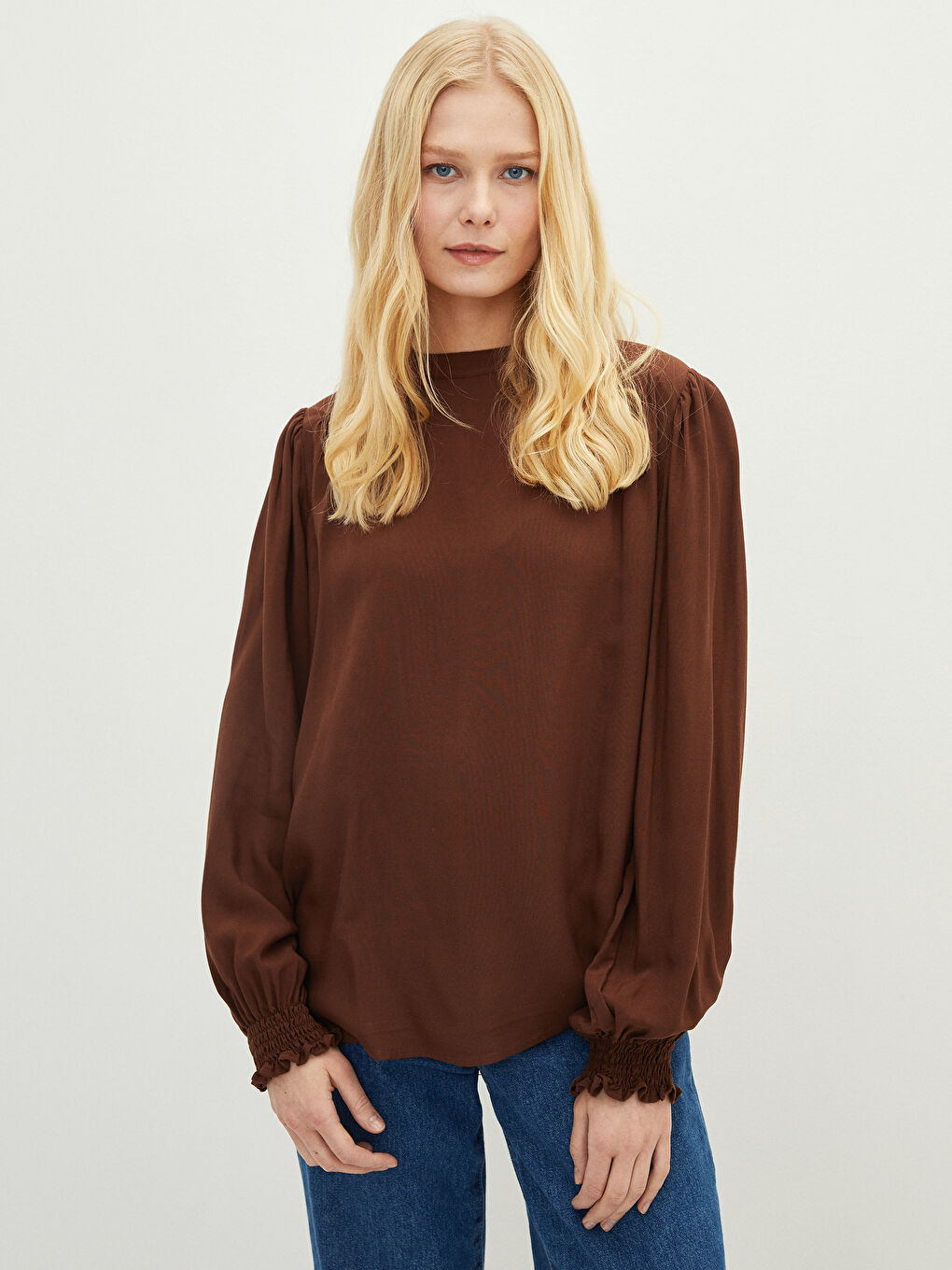 Kahverengi Hakim Yaka Düz Uzun Kollu Poplin Kadın Bluz
