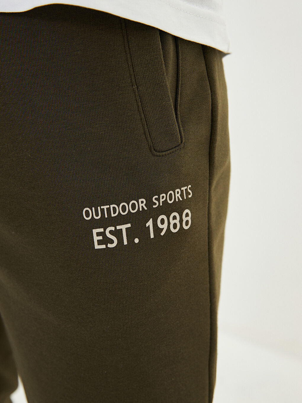 Standard Fit Men's Jogger Sweatpants-4