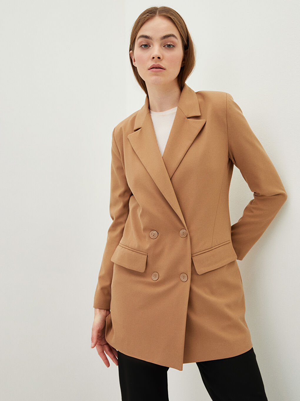 Bej Önden Düğme Kapamalı Düz Uzun Kollu Dobby Kumaş Kadın Ceket-1