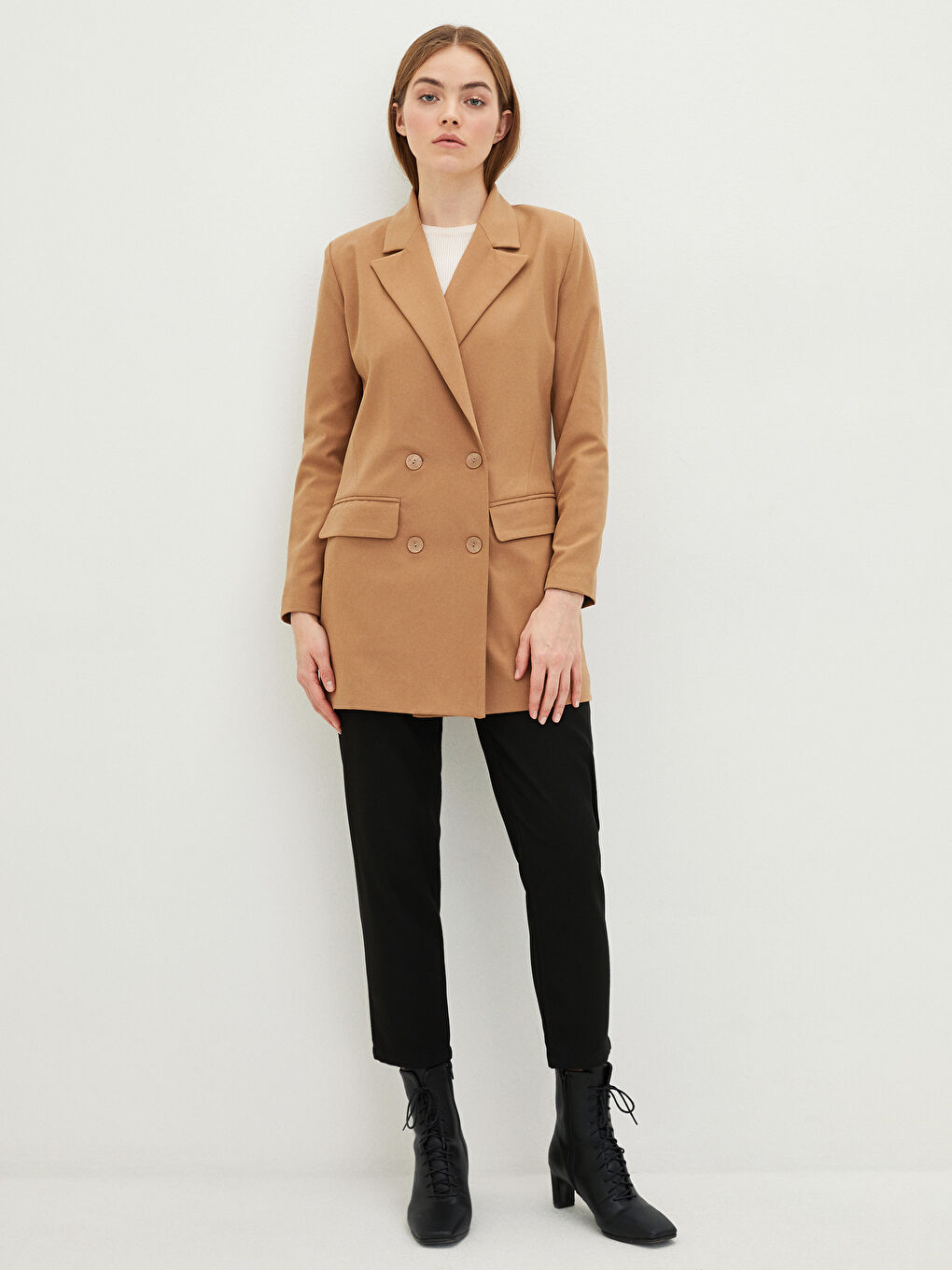 Bej Önden Düğme Kapamalı Düz Uzun Kollu Dobby Kumaş Kadın Ceket-2