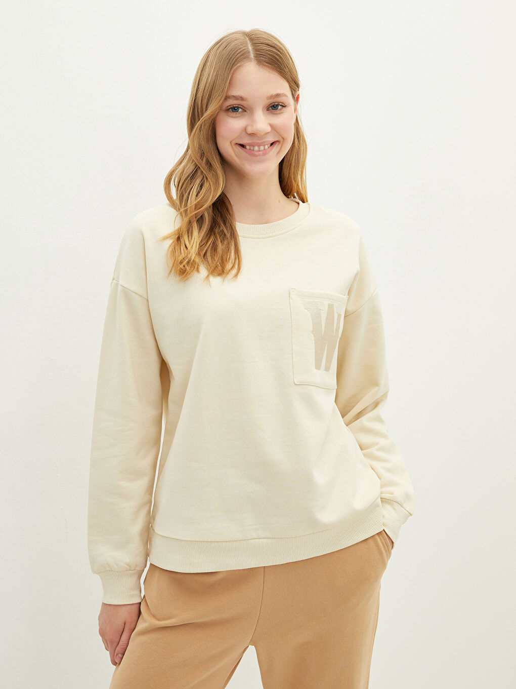Bej Bisiklet Yaka Nakışlı Uzun Kollu Kadın Sweatshirt