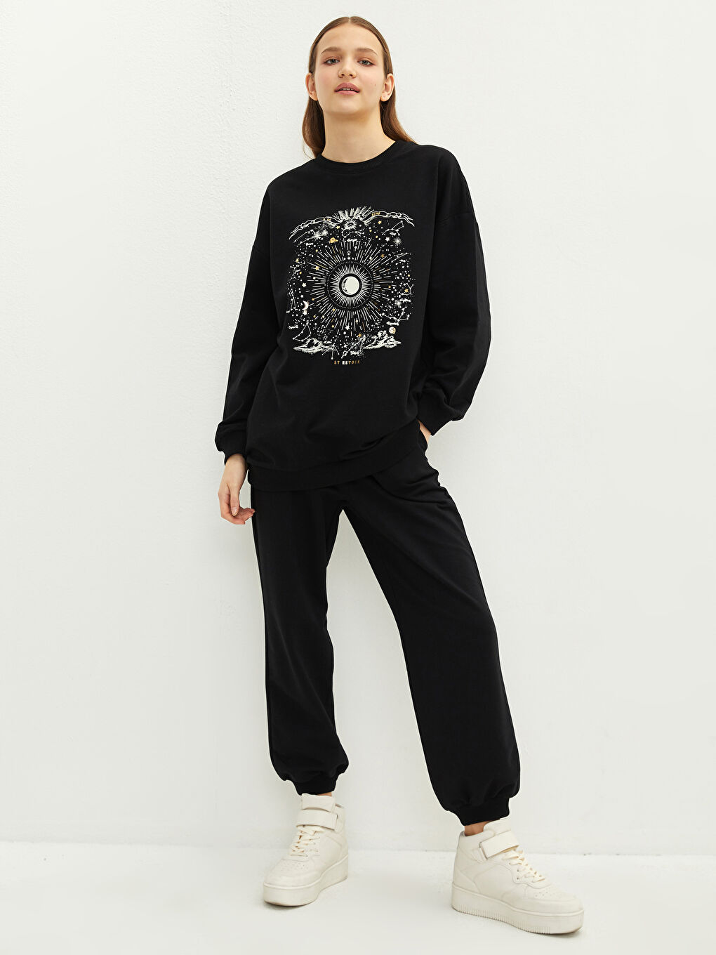 Siyah Bisiklet Yaka Baskılı Uzun Kollu Kadın Sweatshirt-3