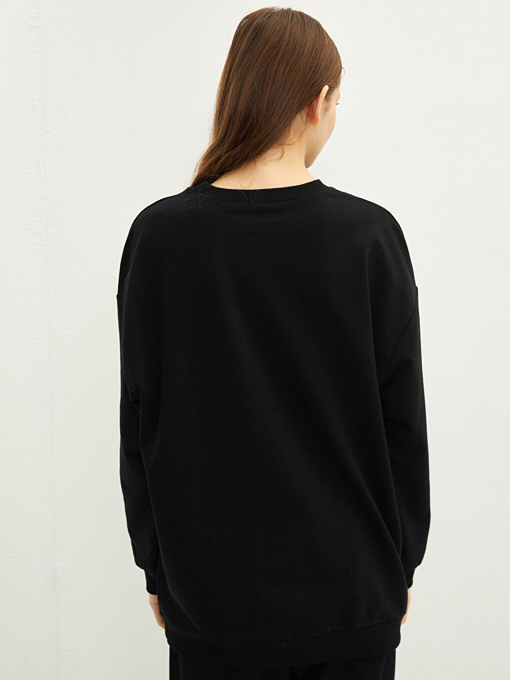 Siyah Bisiklet Yaka Baskılı Uzun Kollu Kadın Sweatshirt-4