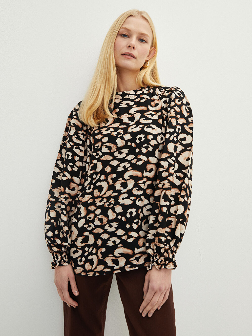 Bej Bisiklet Yaka Desenli Uzun Kollu Viskon Kadın Bluz-1