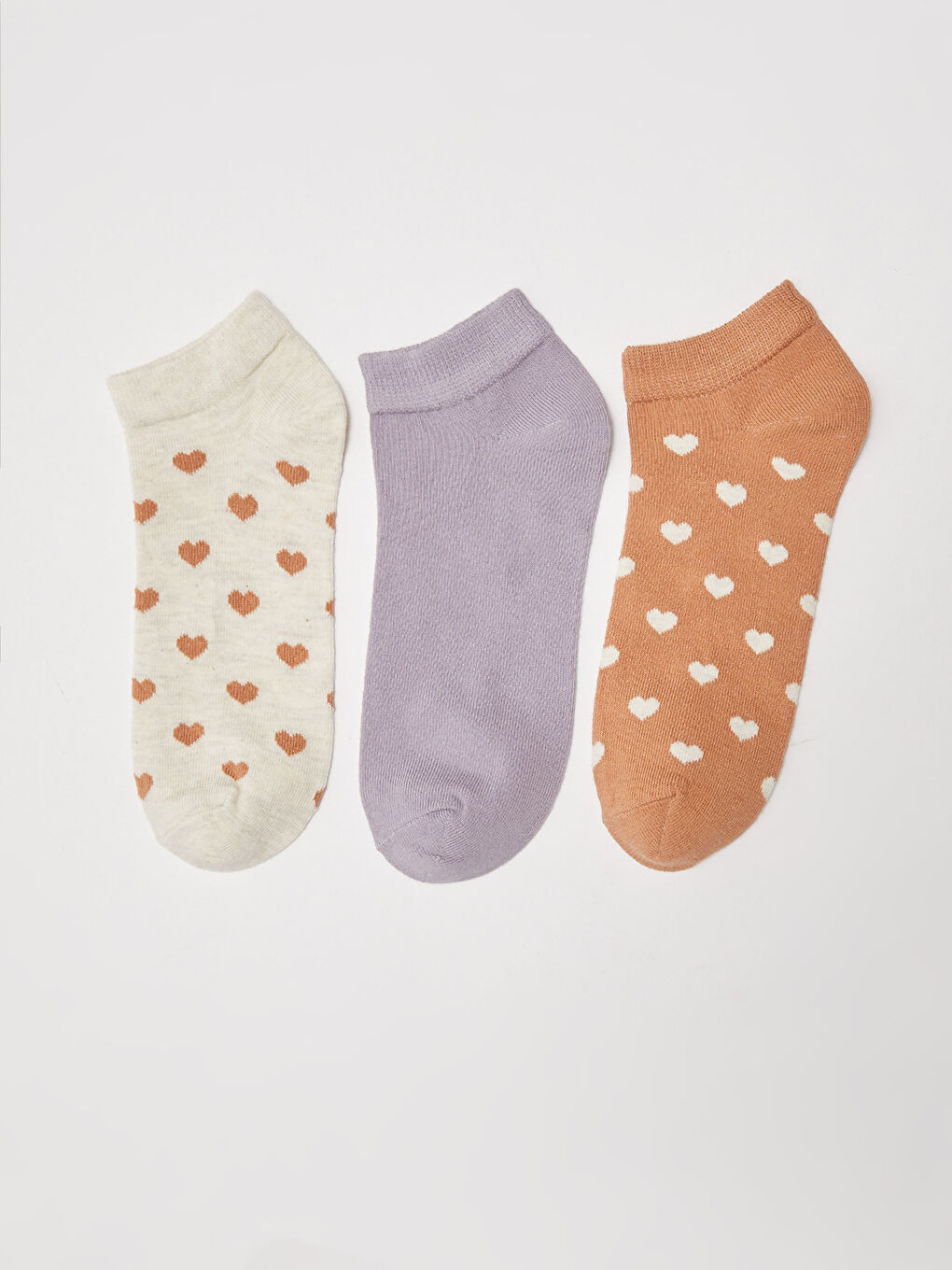 جوارب رياضية للسيدات بنمط قلب - عبوة من 3 قطع-1