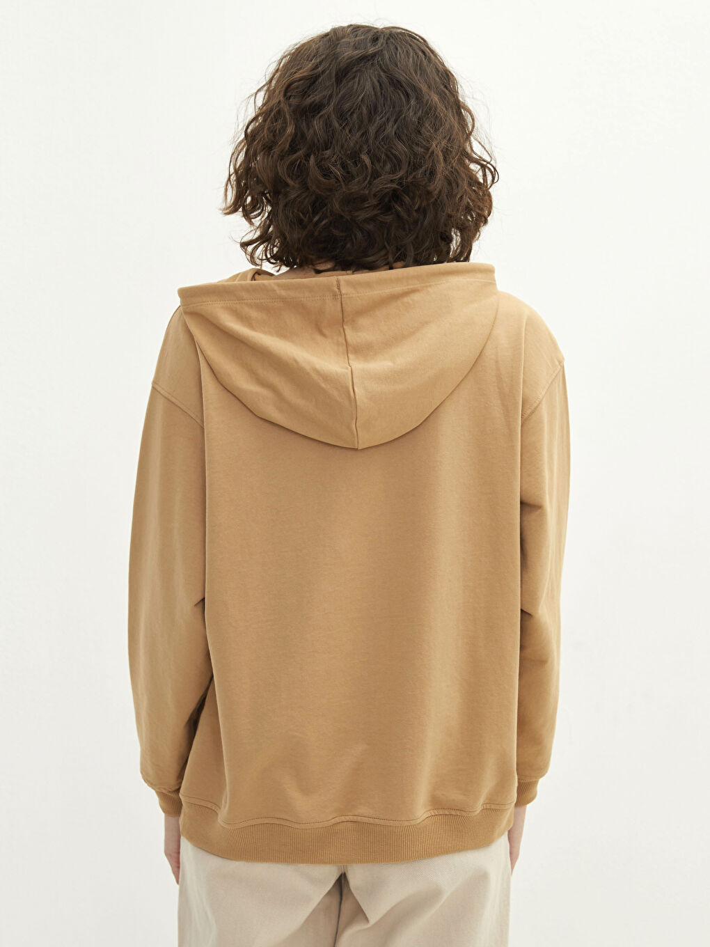 سويت شيرت نسائي مطبوع بغطاء للرأس وأكمام طويلة-4