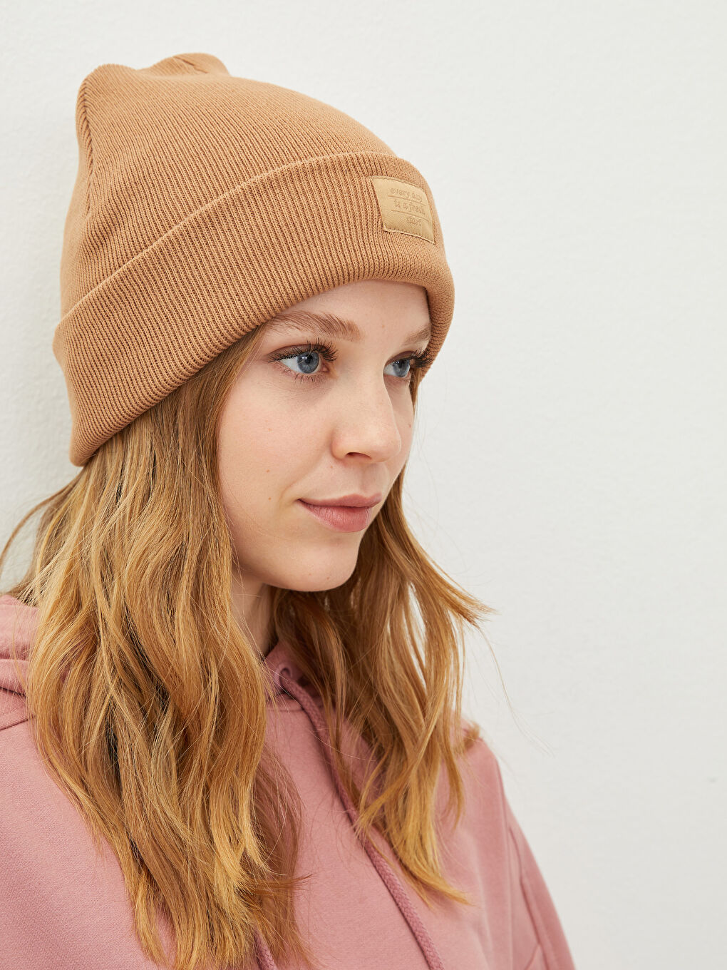 Bej Etiket Detaylı Kadın Triko Bere-2