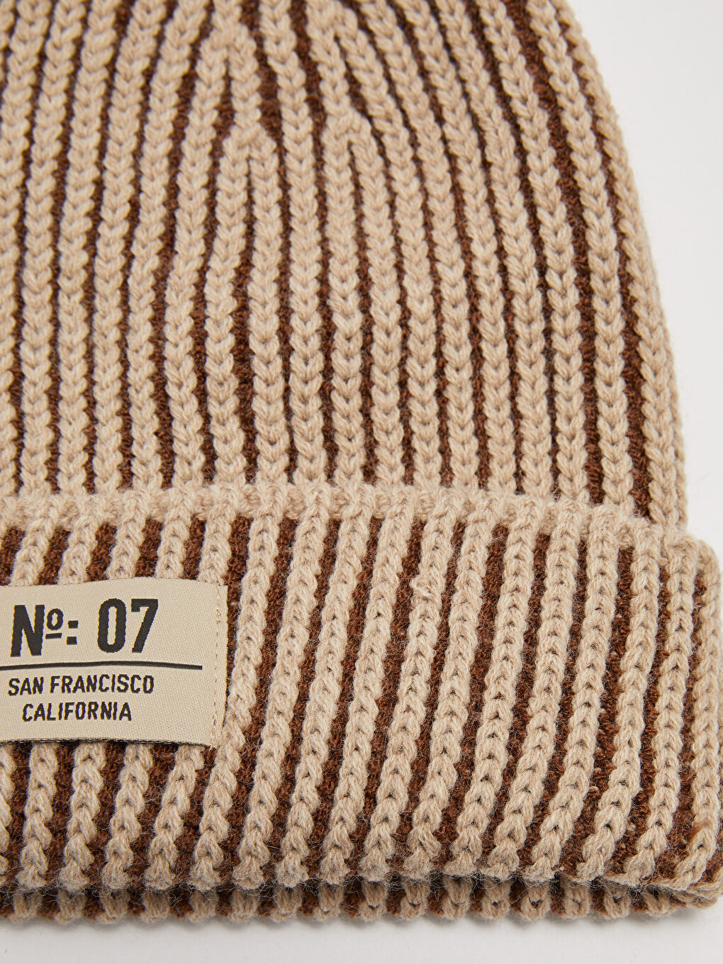 Kahverengi Renk Bloklu Etiket Detaylı Triko Kadın Bere-5