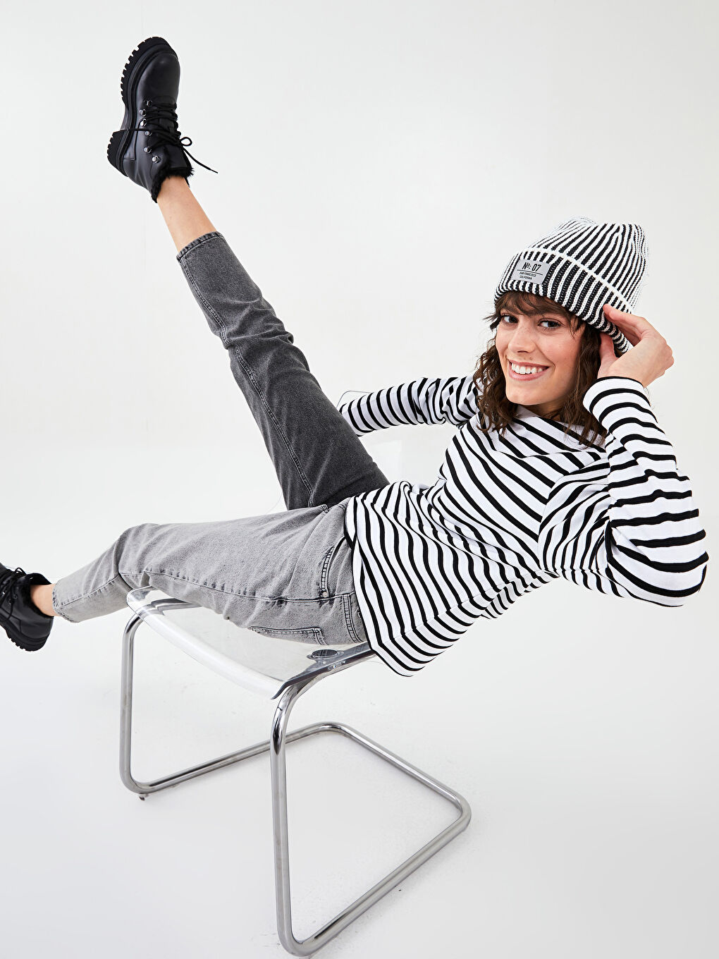 Antrasit Renk Bloklu Etiket Detaylı Triko Kadın Bere