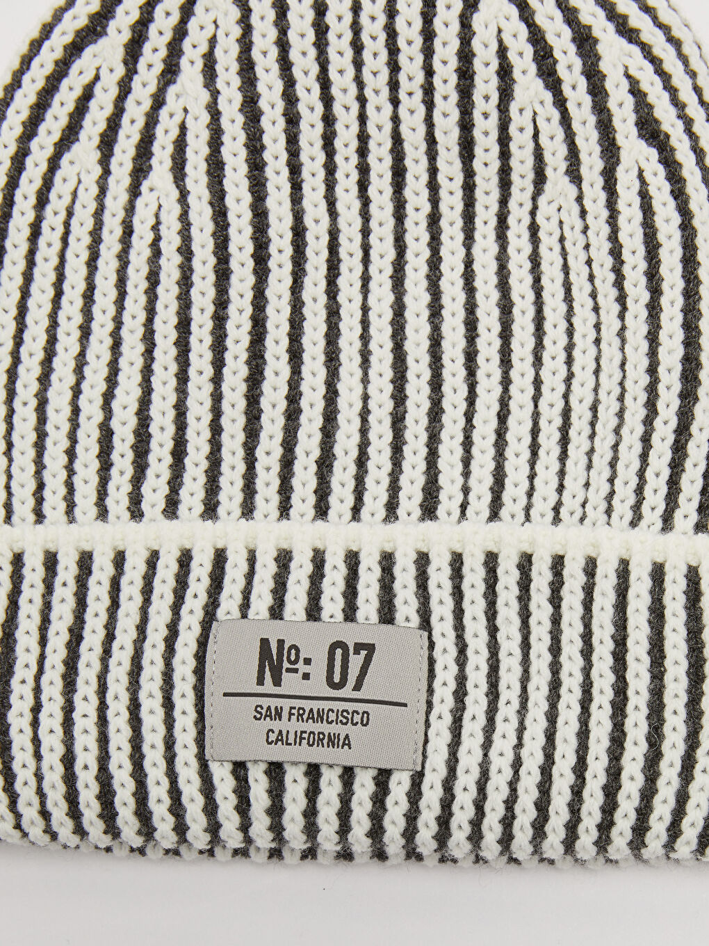 Antrasit Renk Bloklu Etiket Detaylı Triko Kadın Bere-5